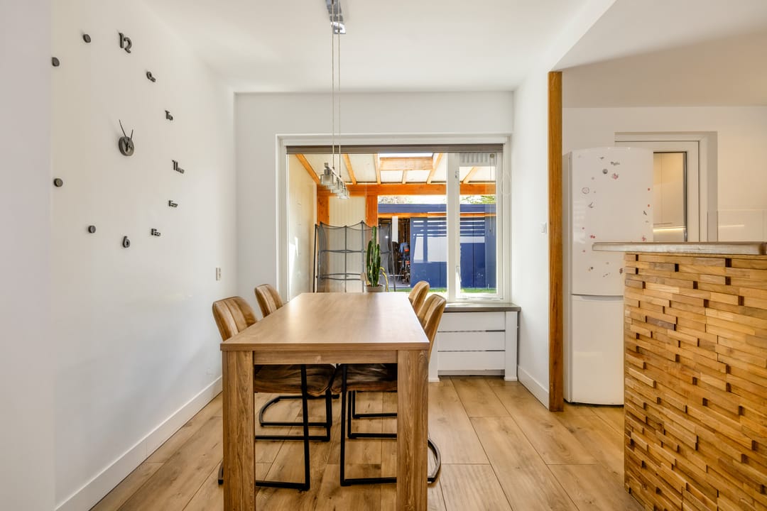 Comfortable Family Home with Solar Panels and Sunny Garden — 16