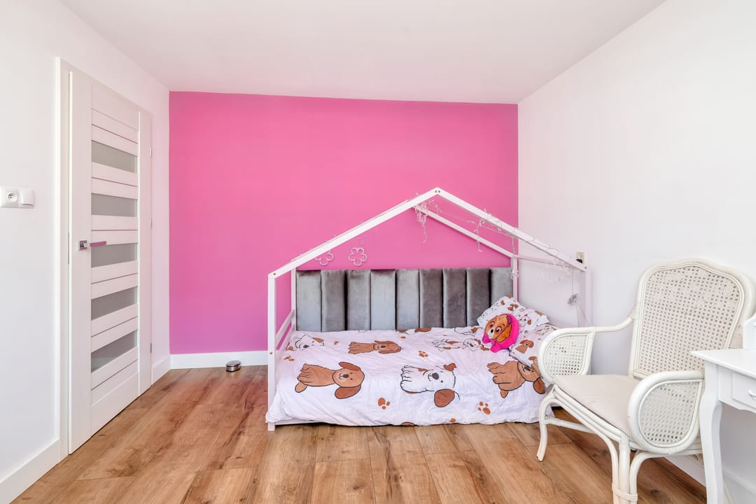 Comfortable Family Home with Solar Panels and Sunny Garden — 28