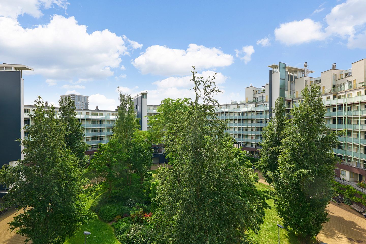 Spacious Waterfront Apartment with Panoramic Canal Views on KNSM Island — 25