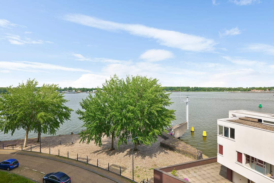 Spacious Waterfront Apartment with Panoramic Canal Views on KNSM Island — 23