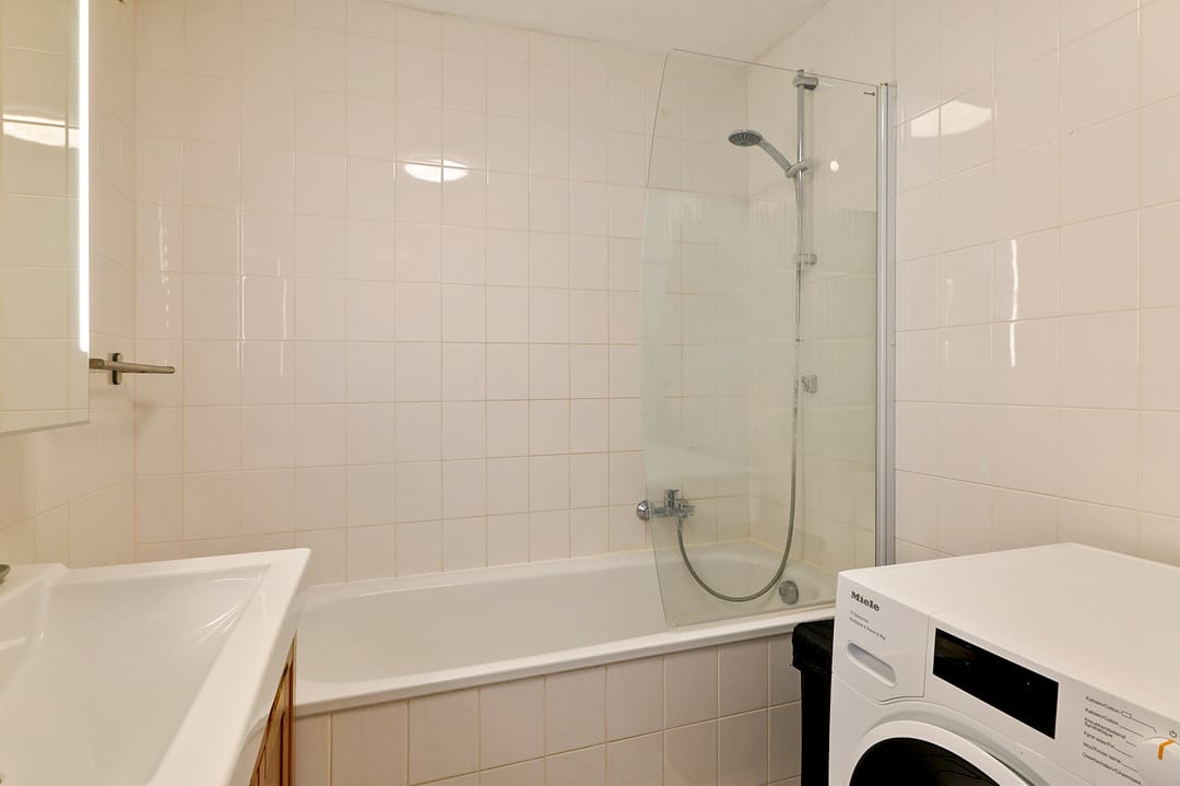 Spacious Waterfront Apartment with Panoramic Canal Views on KNSM Island — 22
