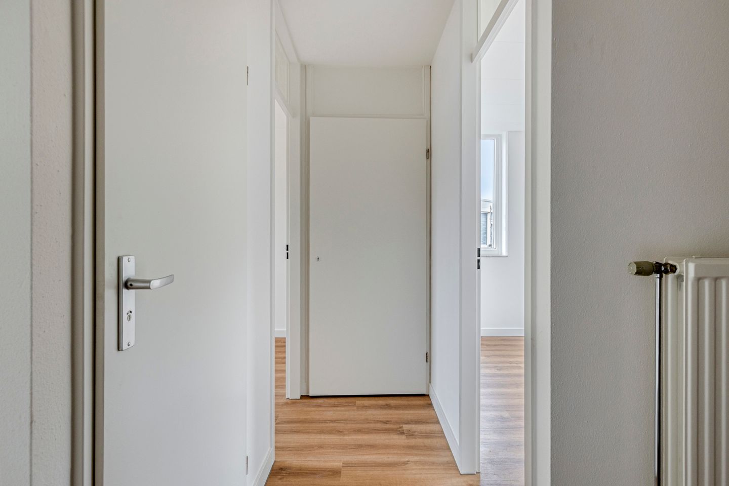 Completely Renovated 3-Room Apartment with South-Facing Balcony in Central Oss — 20