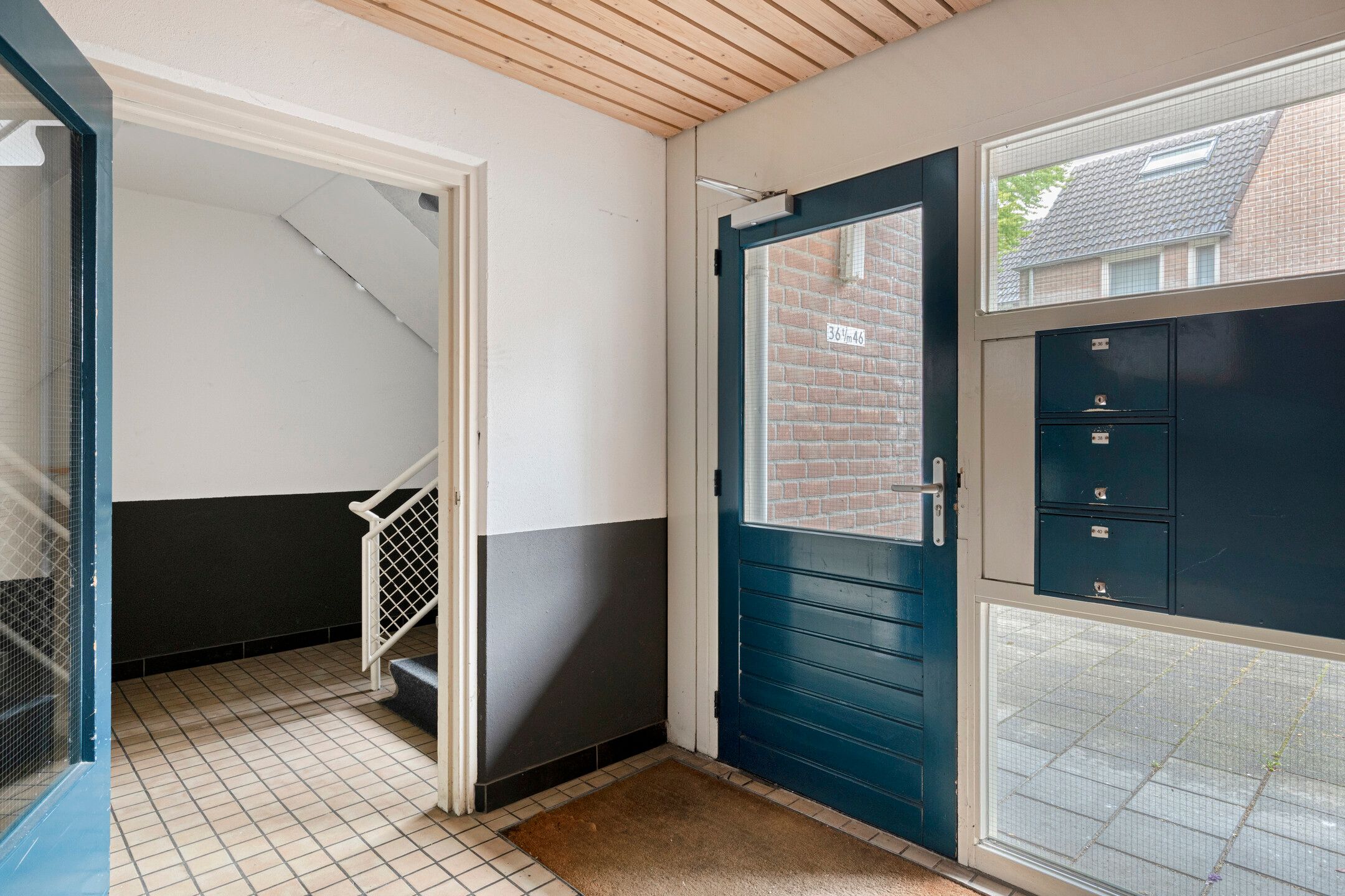Completely Renovated 3-Room Apartment with South-Facing Balcony in Central Oss — 24