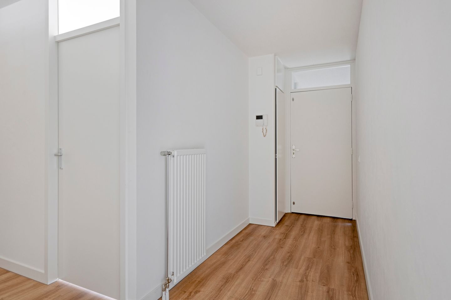 Completely Renovated 3-Room Apartment with South-Facing Balcony in Central Oss — 14