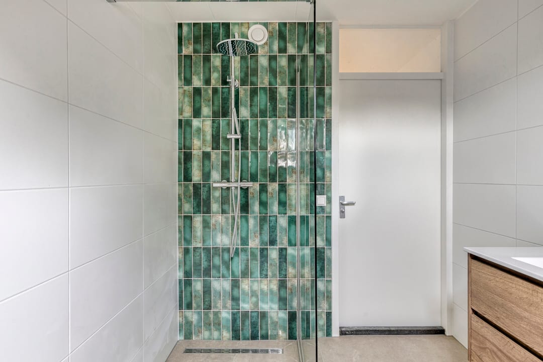 Completely Renovated 3-Room Apartment with South-Facing Balcony in Central Oss — 17