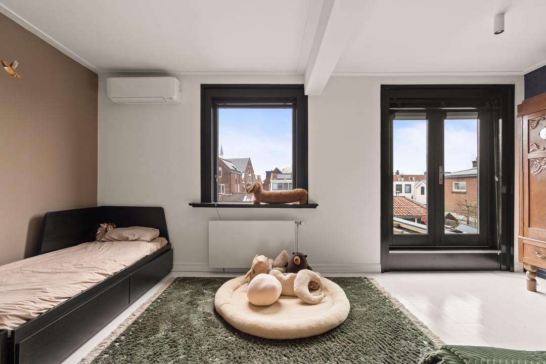 Historic Townhouse with Modern Luxury and Rooftop Terrace — 47