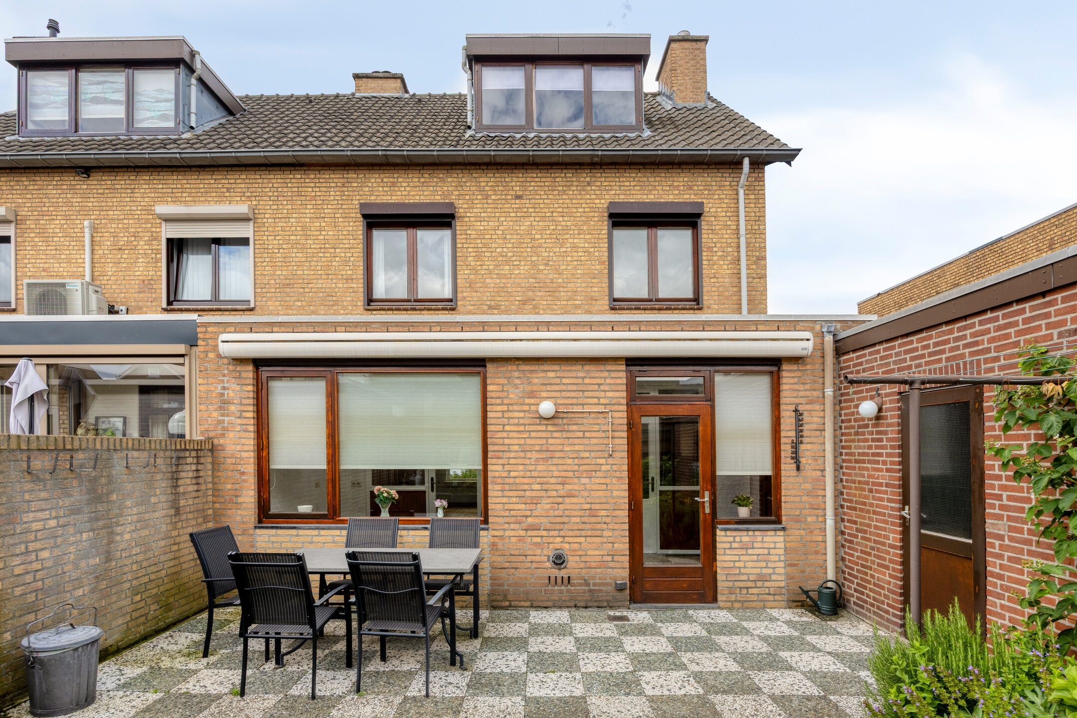 Spacious semi-detached house with garage and garden room in peaceful Amby — 18