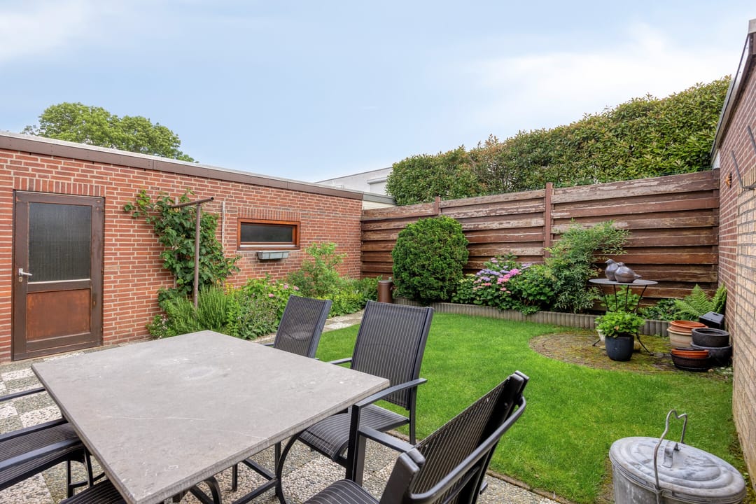 Spacious semi-detached house with garage and garden room in peaceful Amby — 17