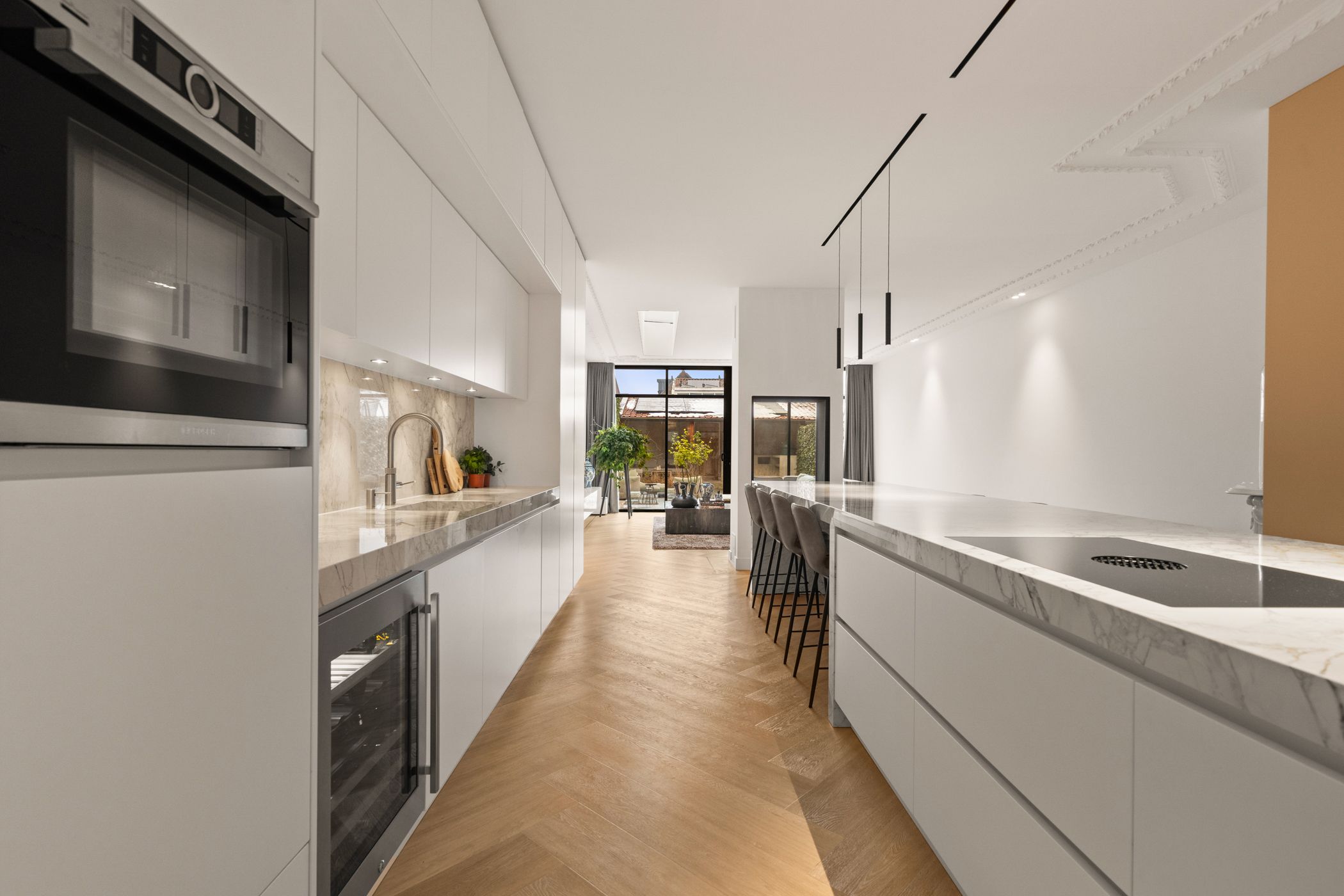 Historic Townhouse with Modern Luxury and Rooftop Terrace — 9
