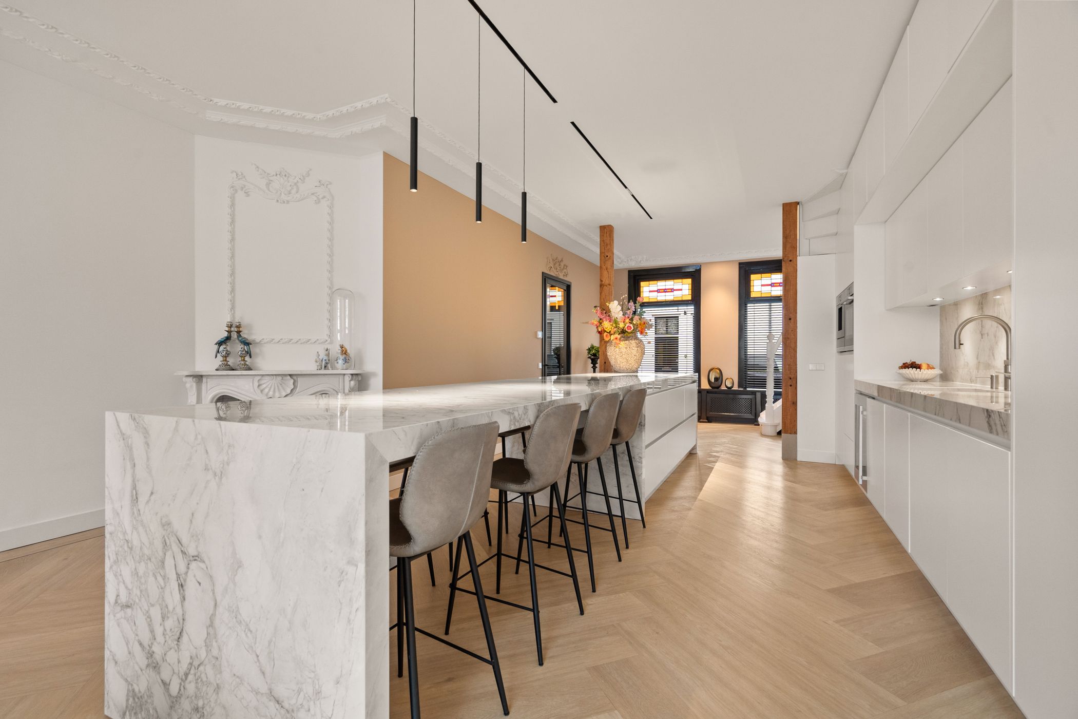 Historic Townhouse with Modern Luxury and Rooftop Terrace — 30