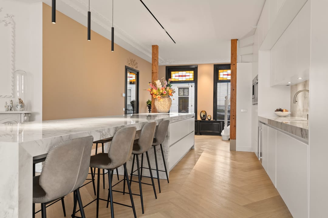 Historic Townhouse with Modern Luxury and Rooftop Terrace — 32
