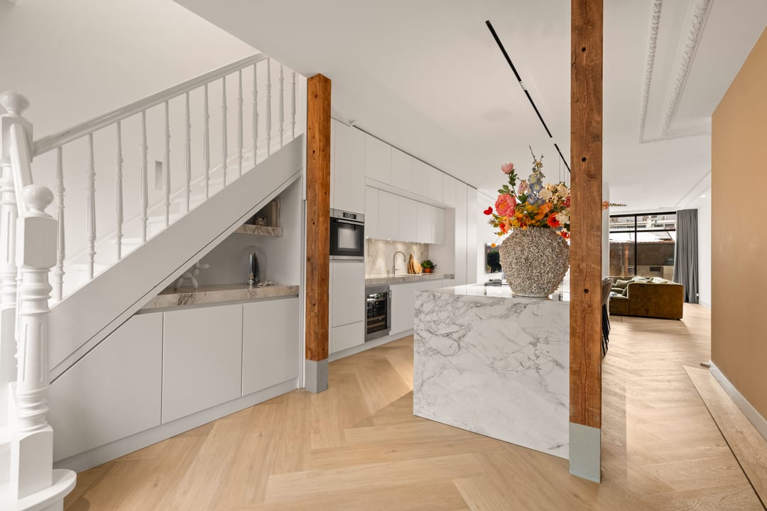 Historic Townhouse with Modern Luxury and Rooftop Terrace — 8
