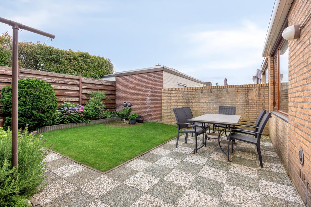 Spacious semi-detached house with garage and garden room in peaceful Amby — 16