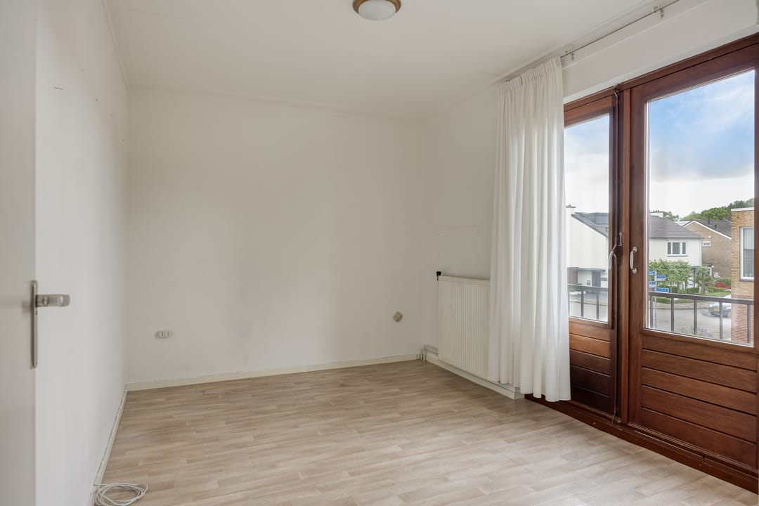 Spacious semi-detached house with garage and garden room in peaceful Amby — 23