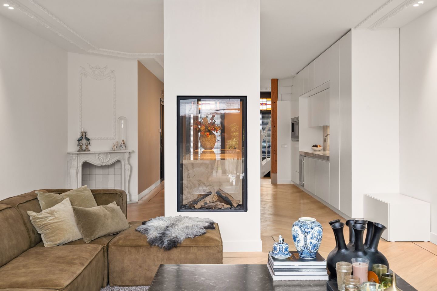 Historic Townhouse with Modern Luxury and Rooftop Terrace — 25