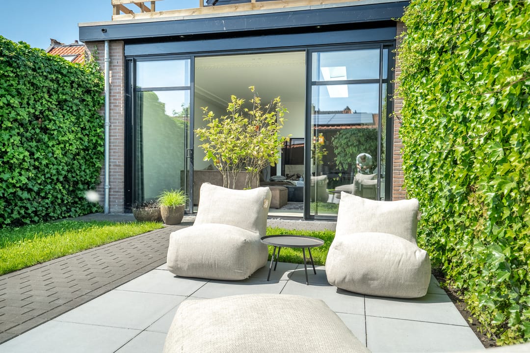 Historic Townhouse with Modern Luxury and Rooftop Terrace — 22