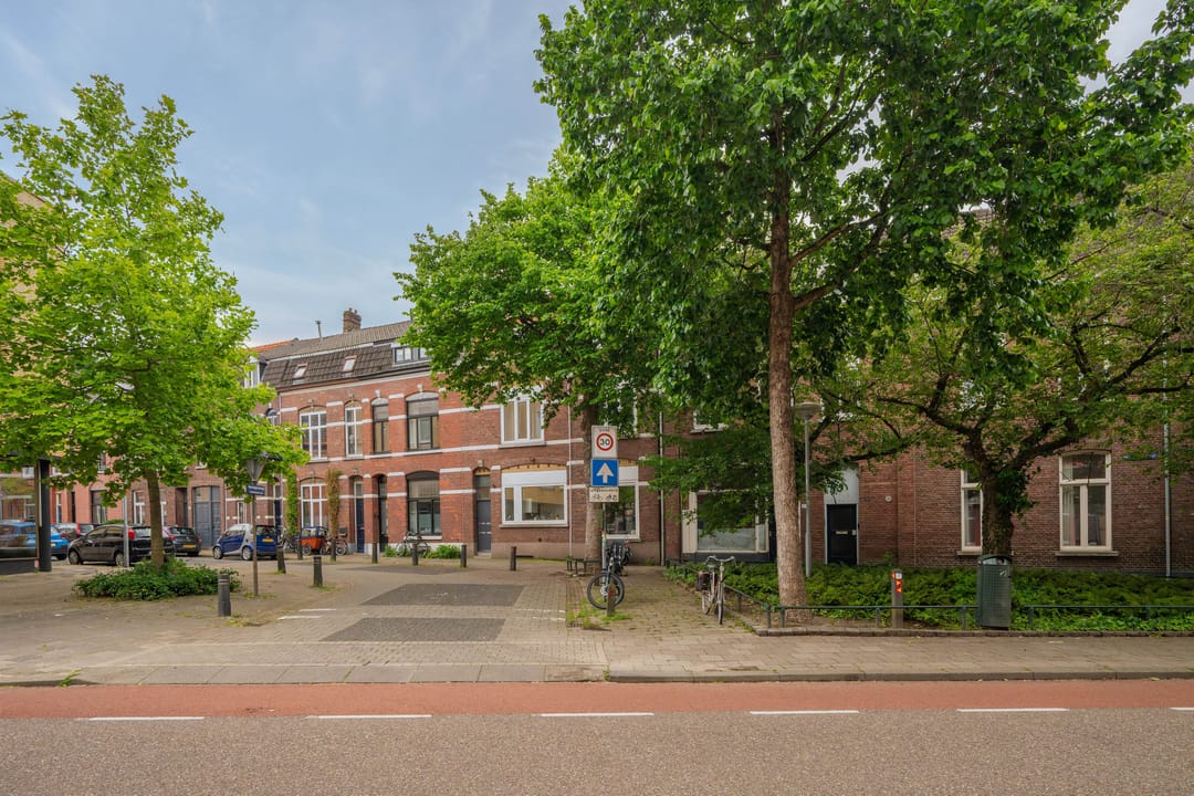 Photo 2 of Herungerstraat 2-A