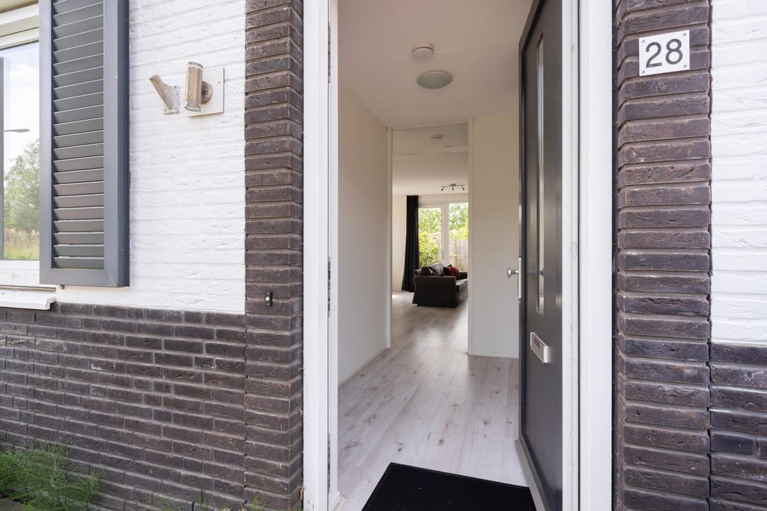 Spacious Corner Home with Sunny West-Facing Garden in Quiet Gouda Neighborhood — 8