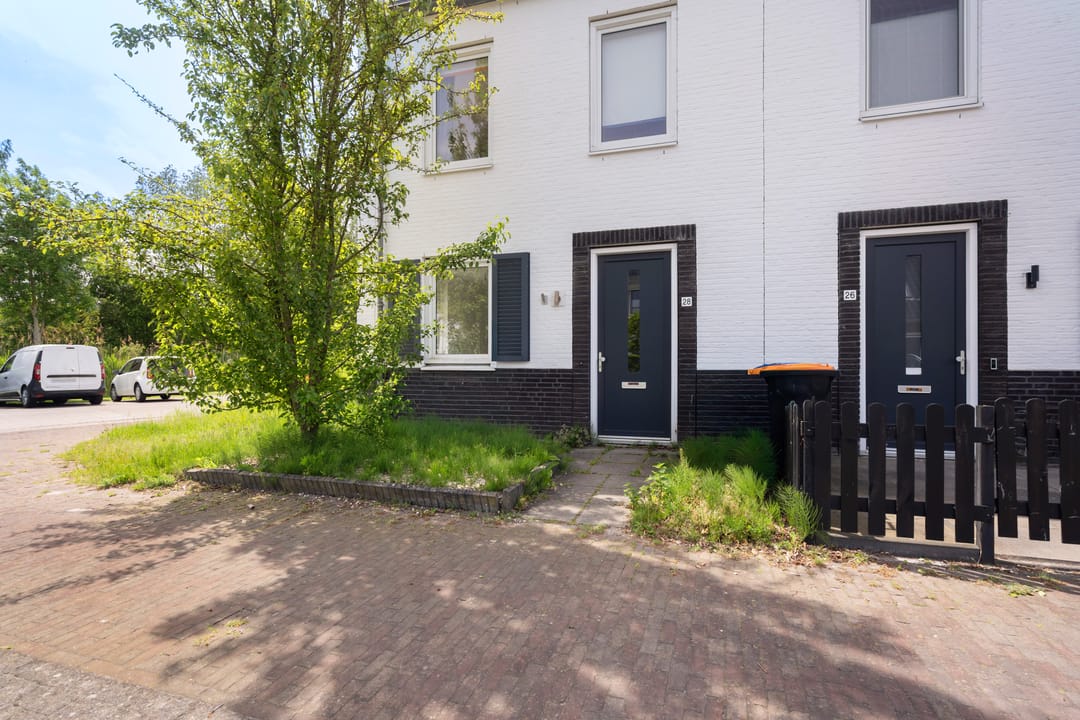 Spacious Corner Home with Sunny West-Facing Garden in Quiet Gouda Neighborhood — 7
