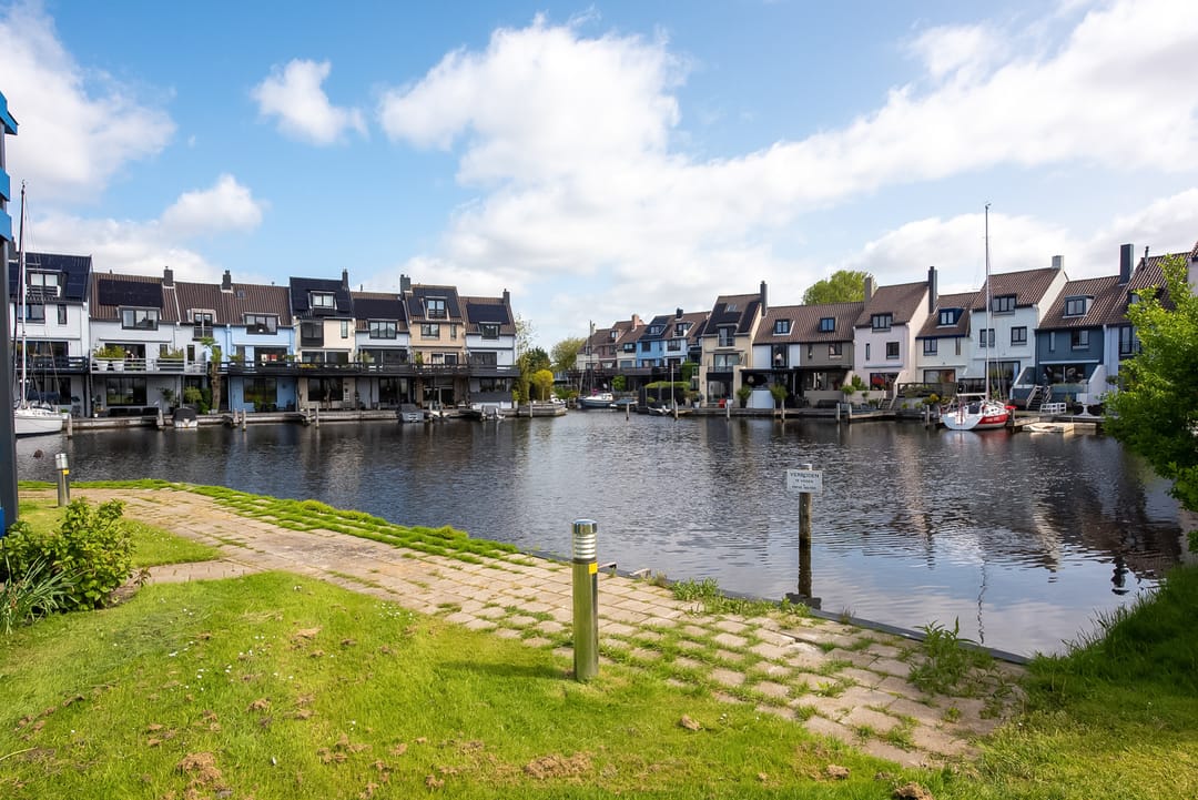 Spacious Corner Apartment with Balconon in Maritime Marina-Park — 31
