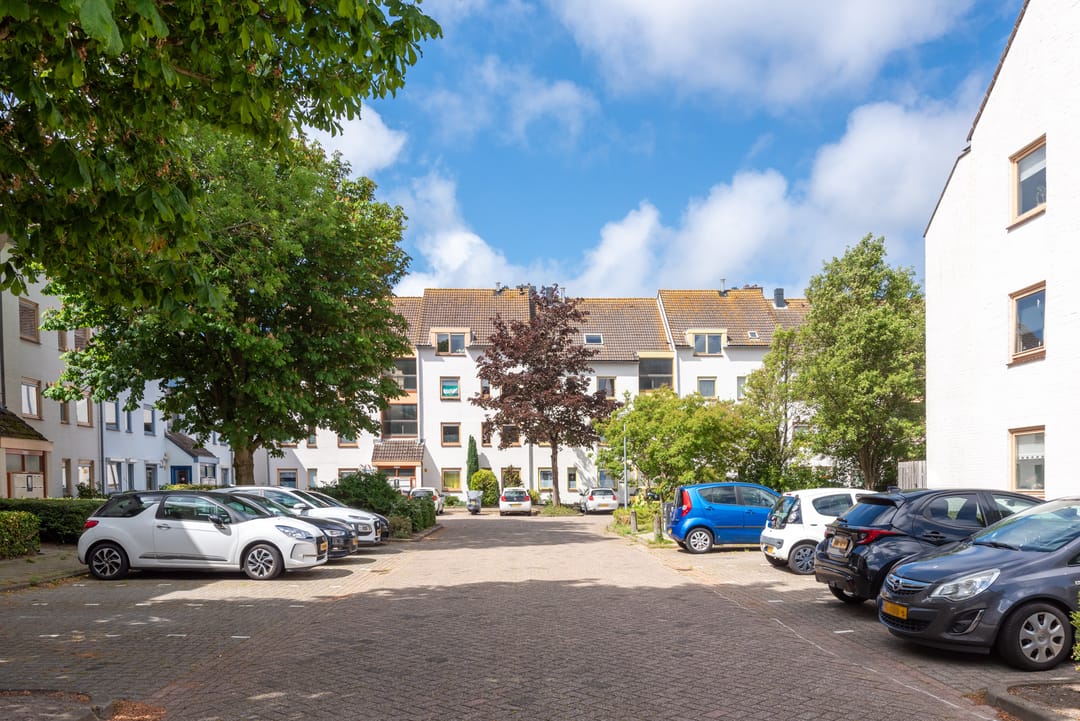 Spacious Corner Apartment with Balconon in Maritime Marina-Park — 26