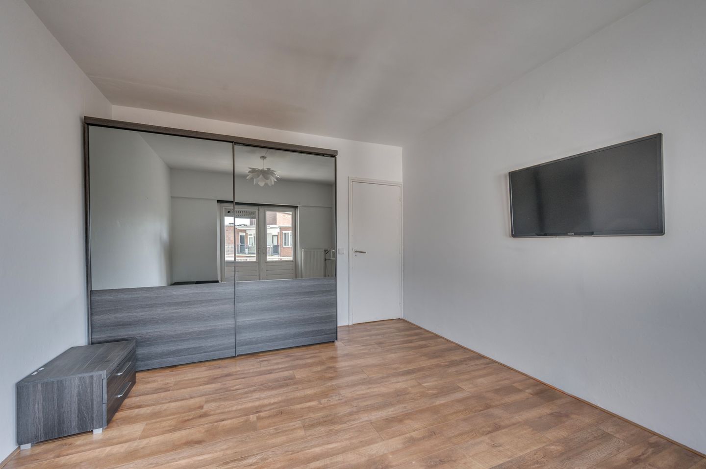 Spacious Apartment with Museum Views and Two Balconies in Central Venlo — 10