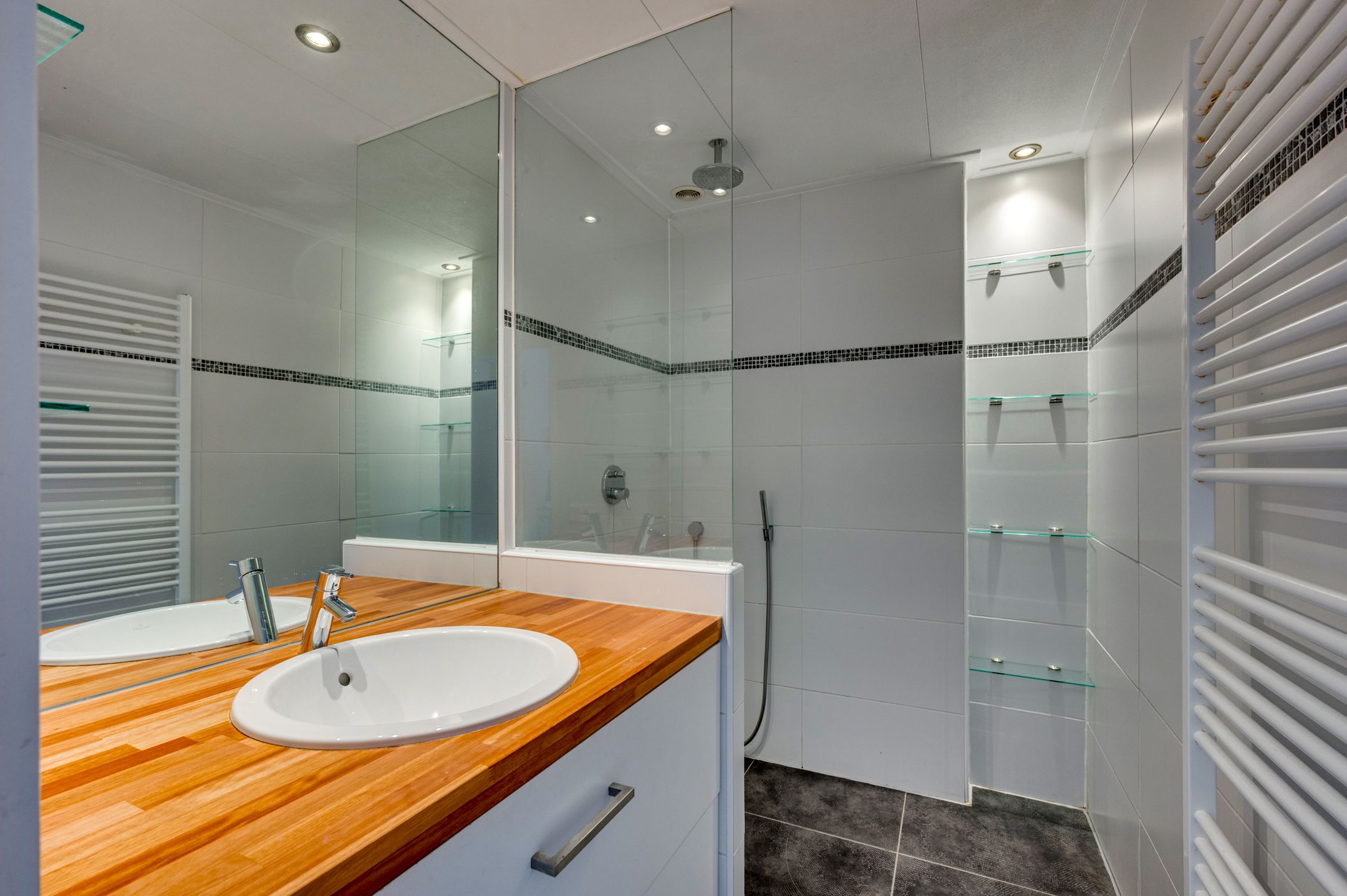 Spacious Apartment with Museum Views and Two Balconies in Central Venlo — 15
