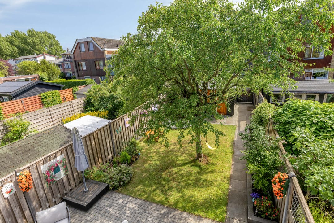 Move-in Ready Family Home with Deep South-Facing Garden and Spacious Shed — 31