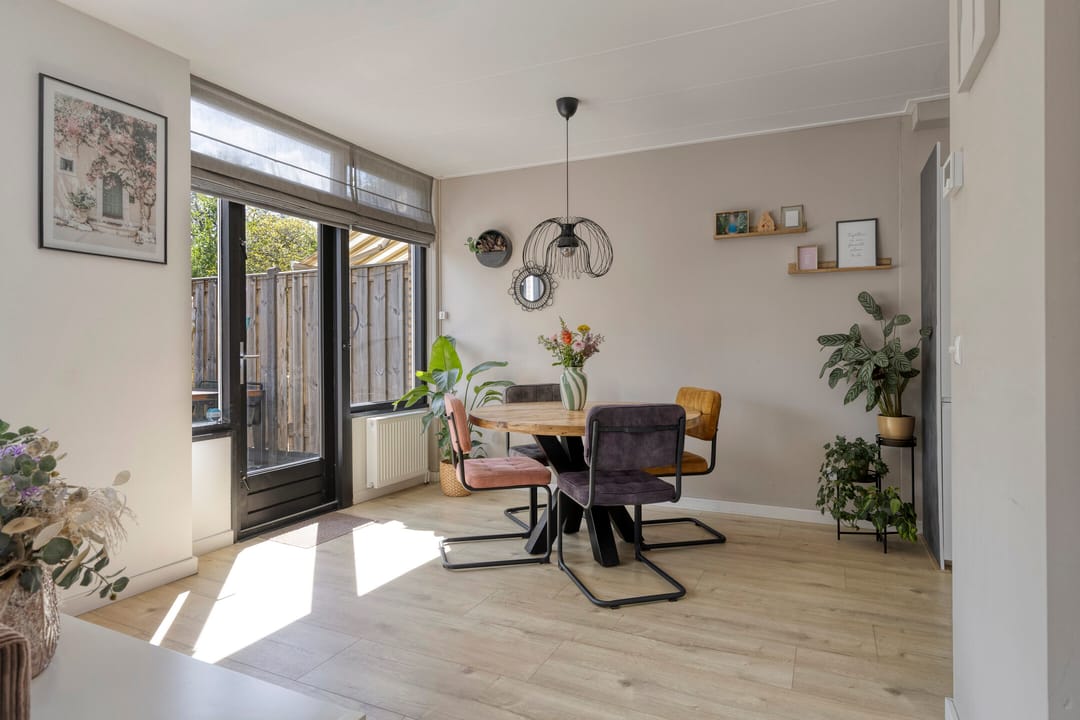Move-in Ready Family Home with Deep South-Facing Garden and Spacious Shed — 13