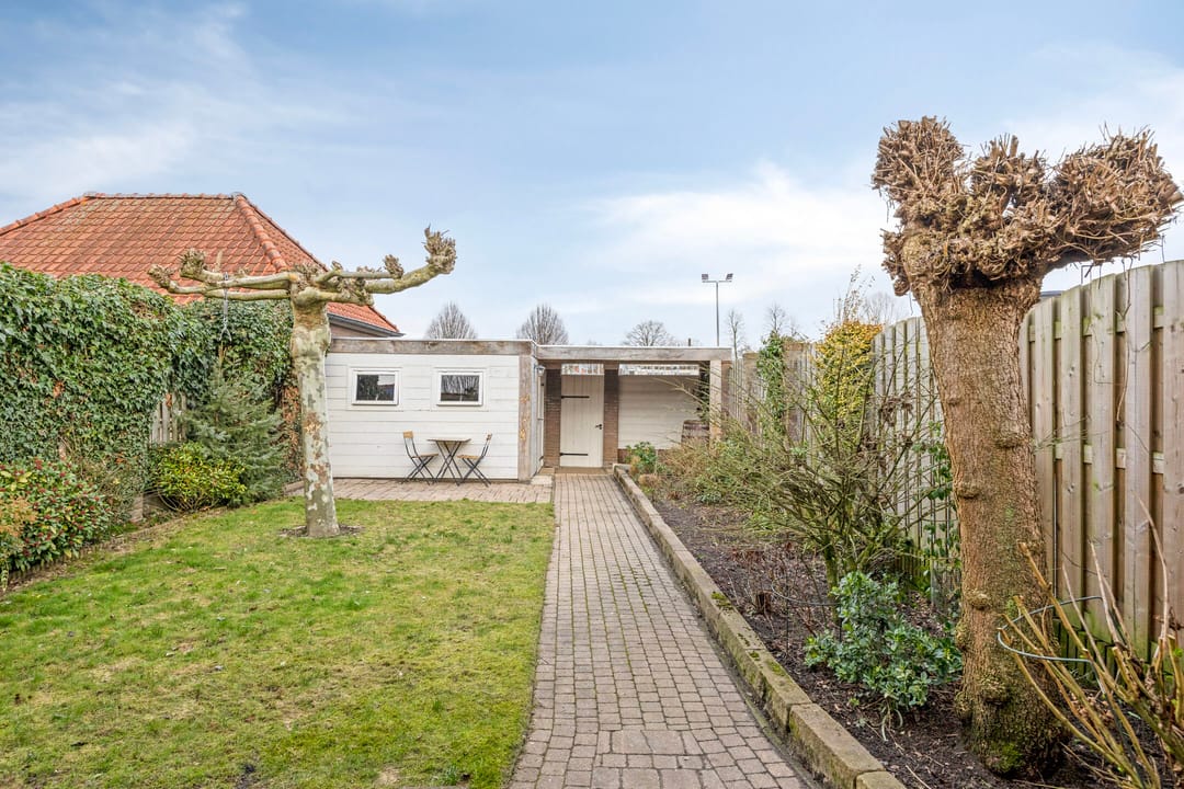 Spacious Terraced Home with Deep Garden in Sint-Oedenrode Center — 46