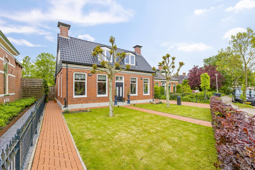 Character Detached Home with Luxury Outdoor Living and Flexible Layout — 11