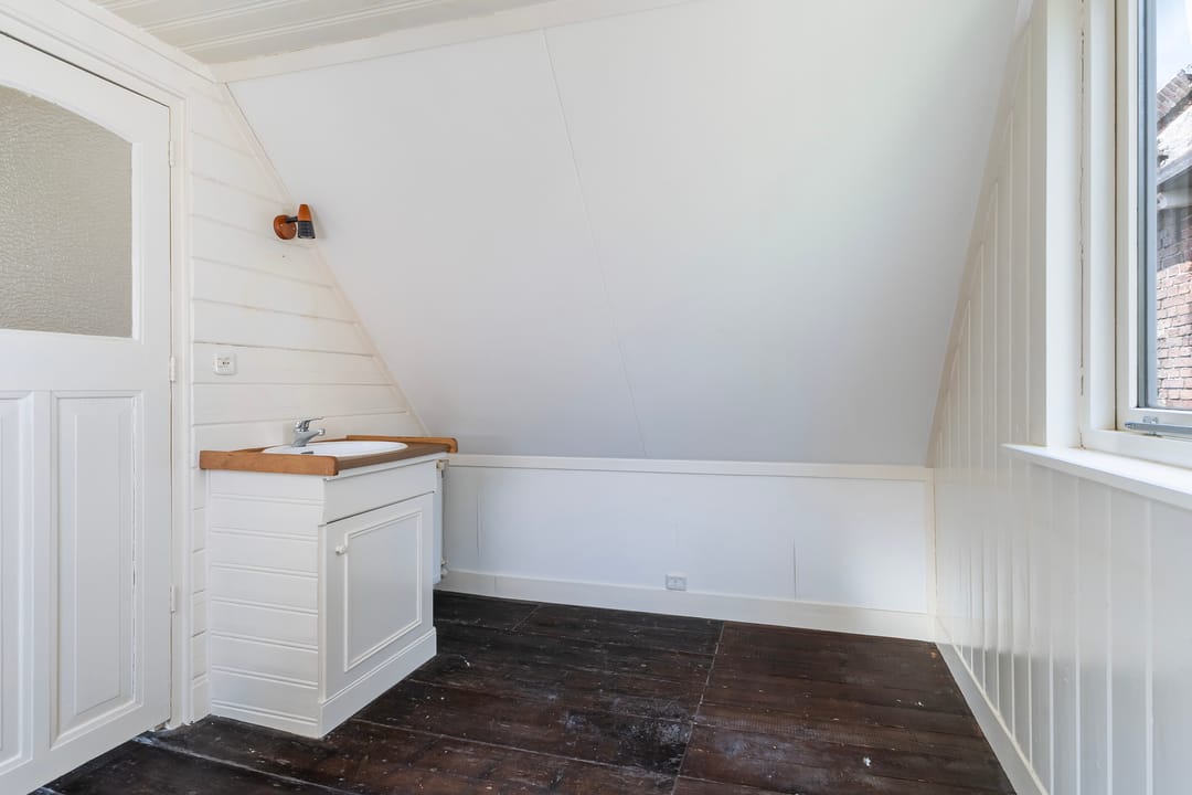 Charming Detached Home in Historic Grou Near the Harbor — 23