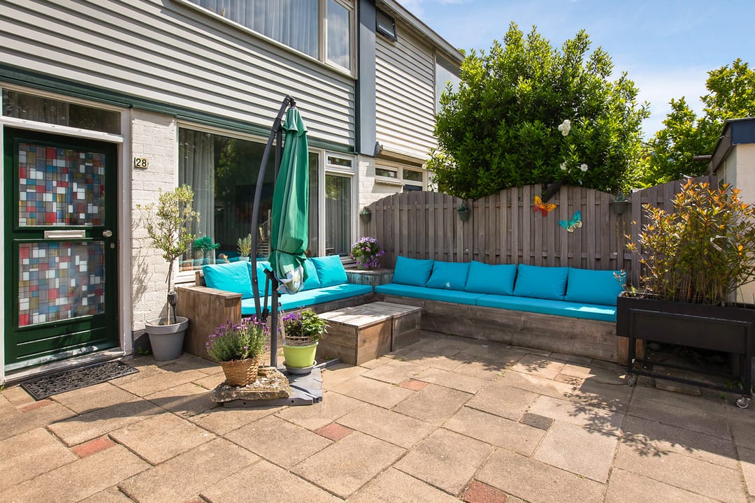Family Home with Private Parking in Child-Friendly Linquenda Neighborhood — 7