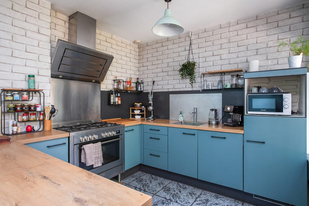 Family Home with Private Parking in Child-Friendly Linquenda Neighborhood — 16