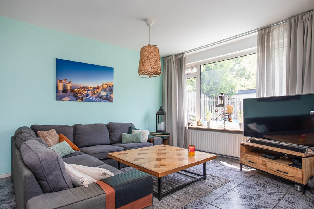 Family Home with Private Parking in Child-Friendly Linquenda Neighborhood — 11