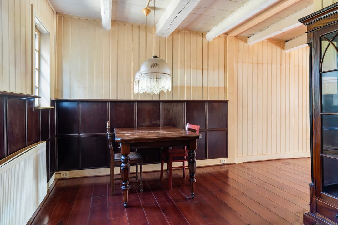 Charming Detached Home in Historic Grou Near the Harbor — 13
