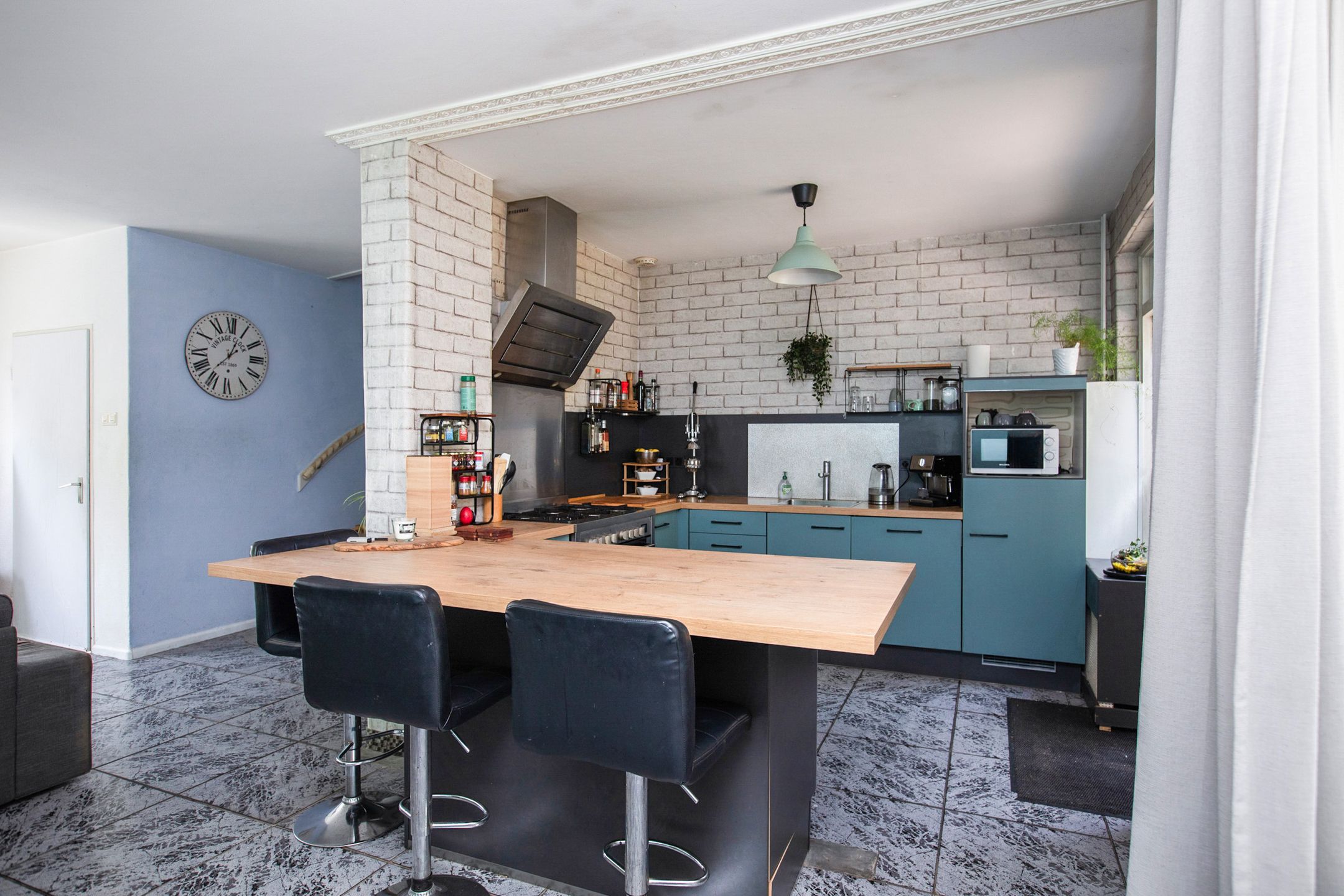 Family Home with Private Parking in Child-Friendly Linquenda Neighborhood — 15