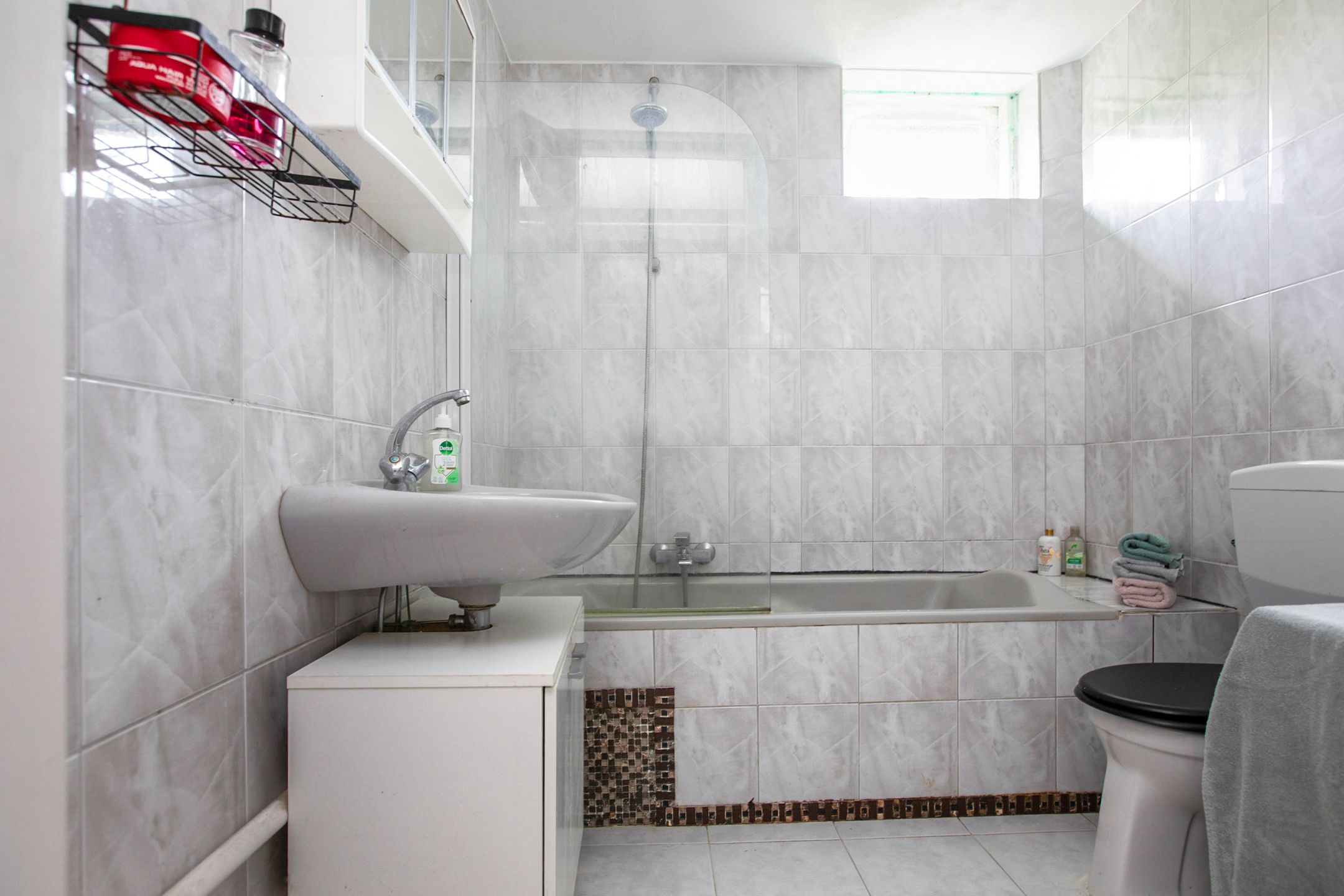 Family Home with Private Parking in Child-Friendly Linquenda Neighborhood — 24