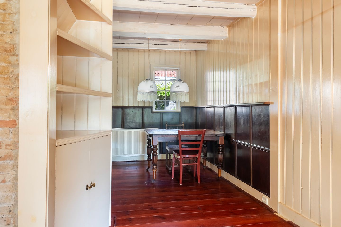 Charming Detached Home in Historic Grou Near the Harbor — 10
