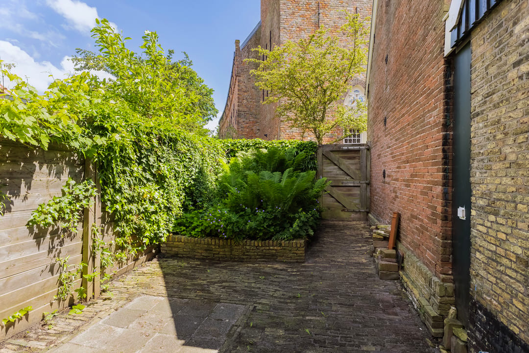 Charming Detached Home in Historic Grou Near the Harbor — 16
