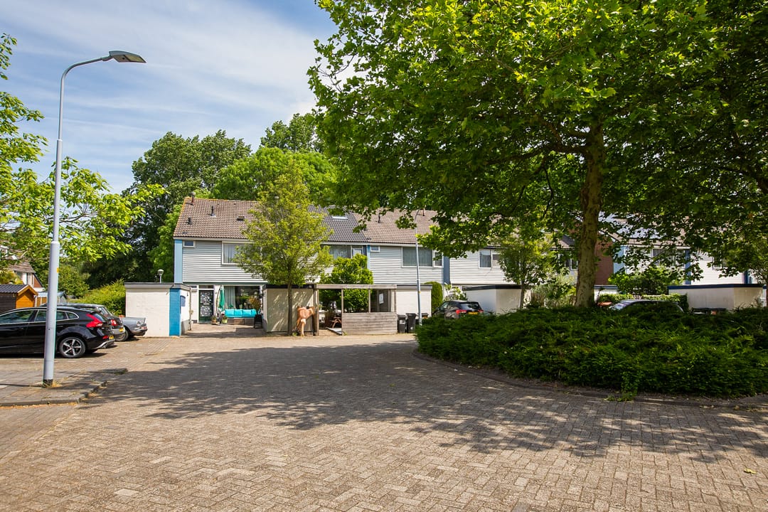 Family Home with Private Parking in Child-Friendly Linquenda Neighborhood — 32