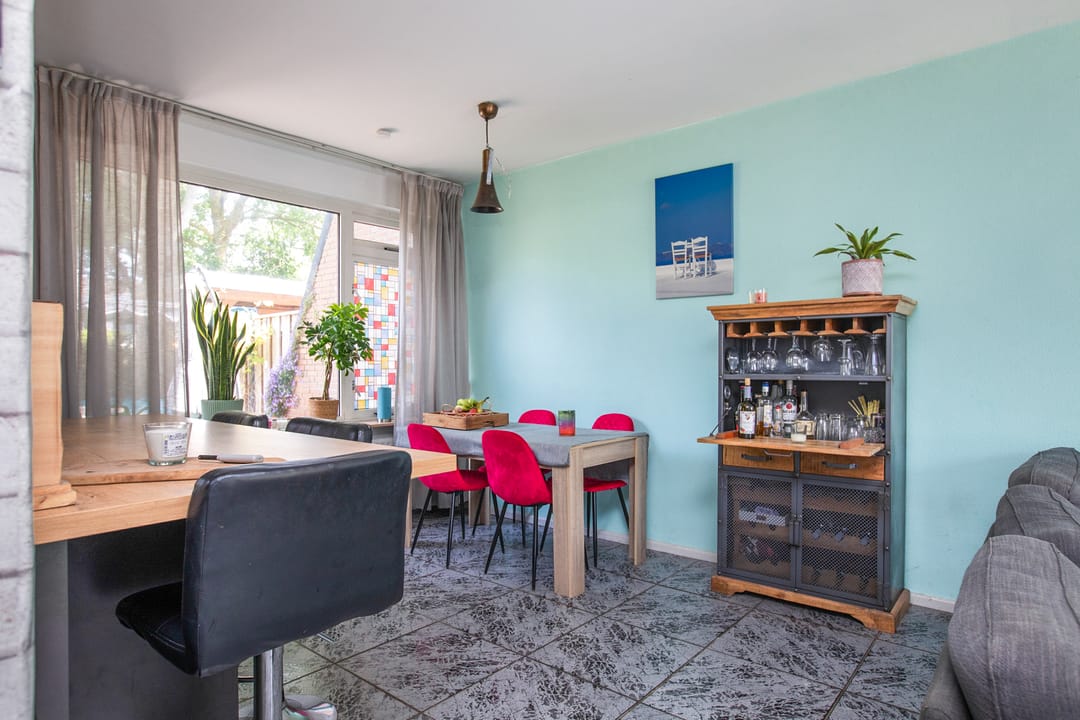 Family Home with Private Parking in Child-Friendly Linquenda Neighborhood — 13