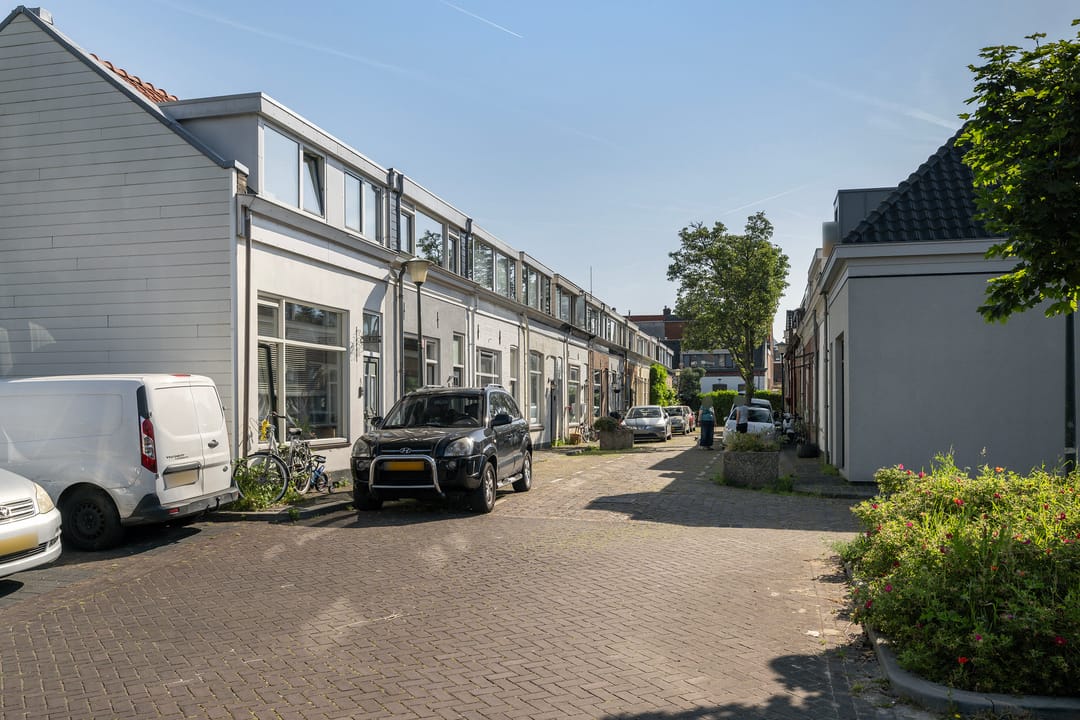 Charming 1885 Terraced Home with Modern Comforts in Oostwijk — 7
