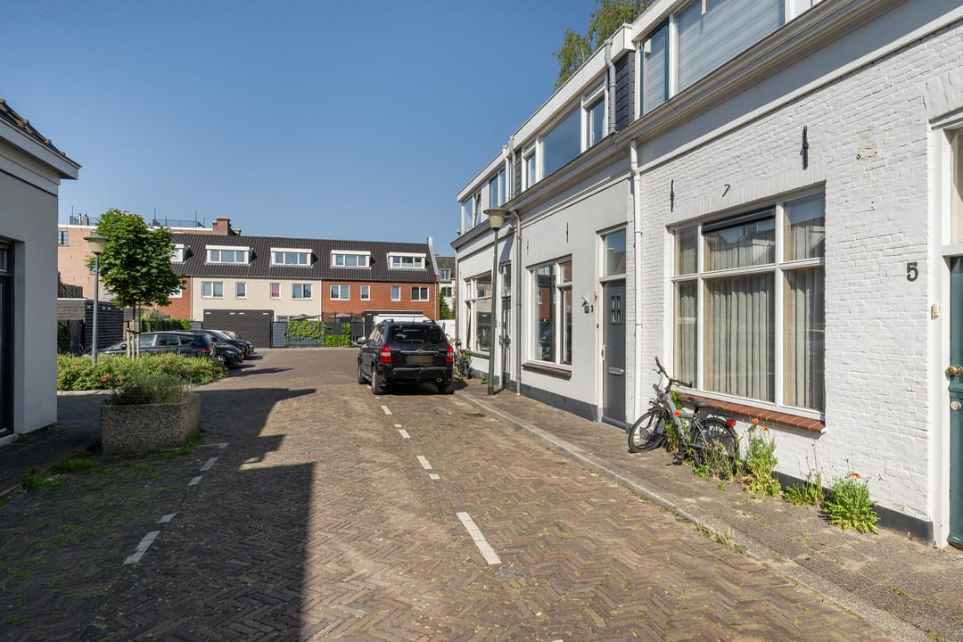 Charming 1885 Terraced Home with Modern Comforts in Oostwijk — 8