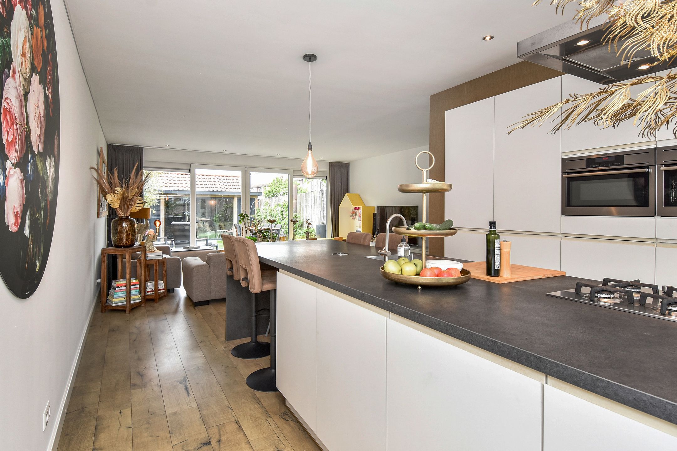 Modernized Terraced House with Extension and Sunny Southwest Garden in Monster — 18