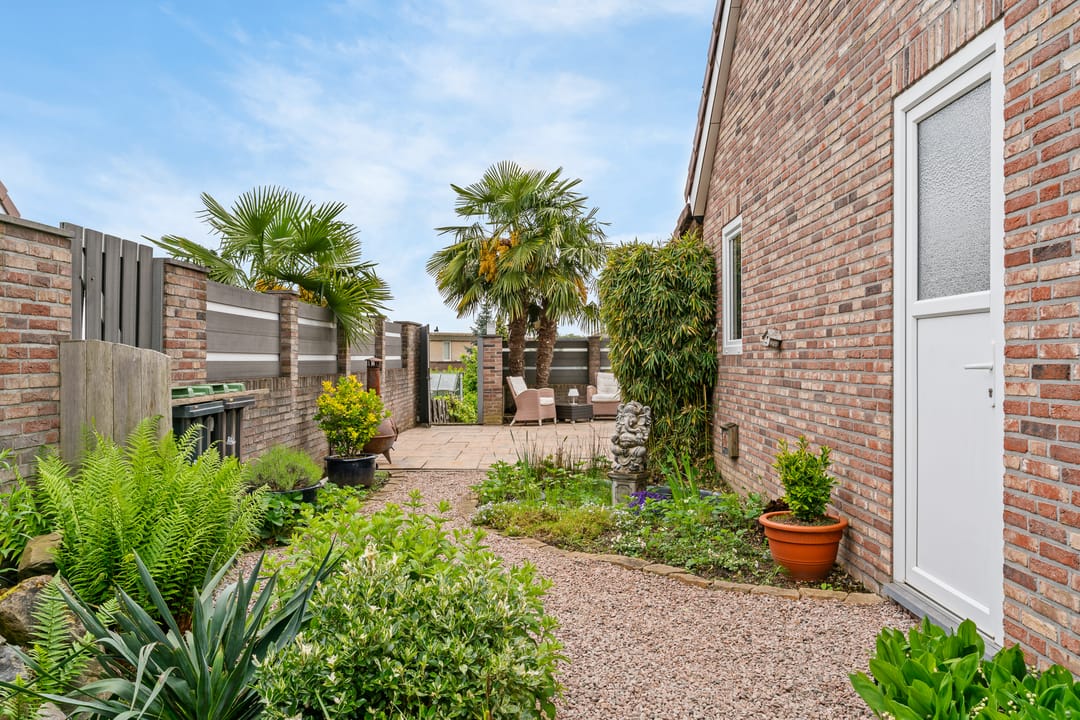Modern Semi-Detached Home with Ibiza-Style Garden and Guest Studio in Kerkrade — 32