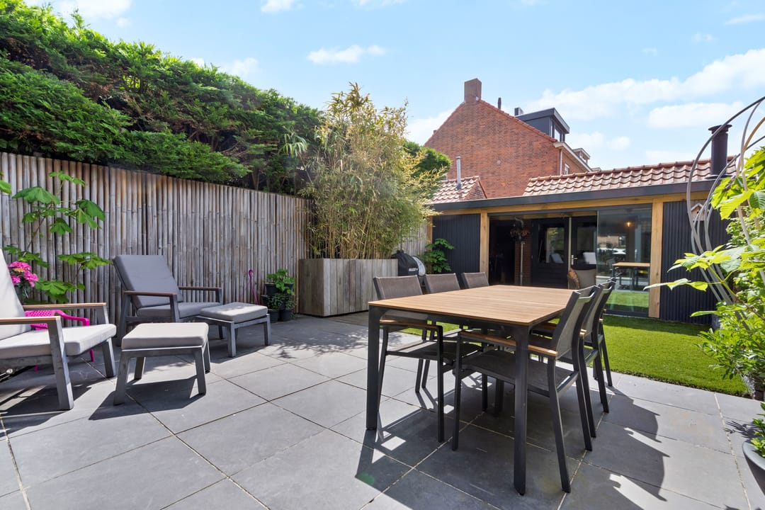 Modernized Terraced House with Extension and Sunny Southwest Garden in Monster — 23