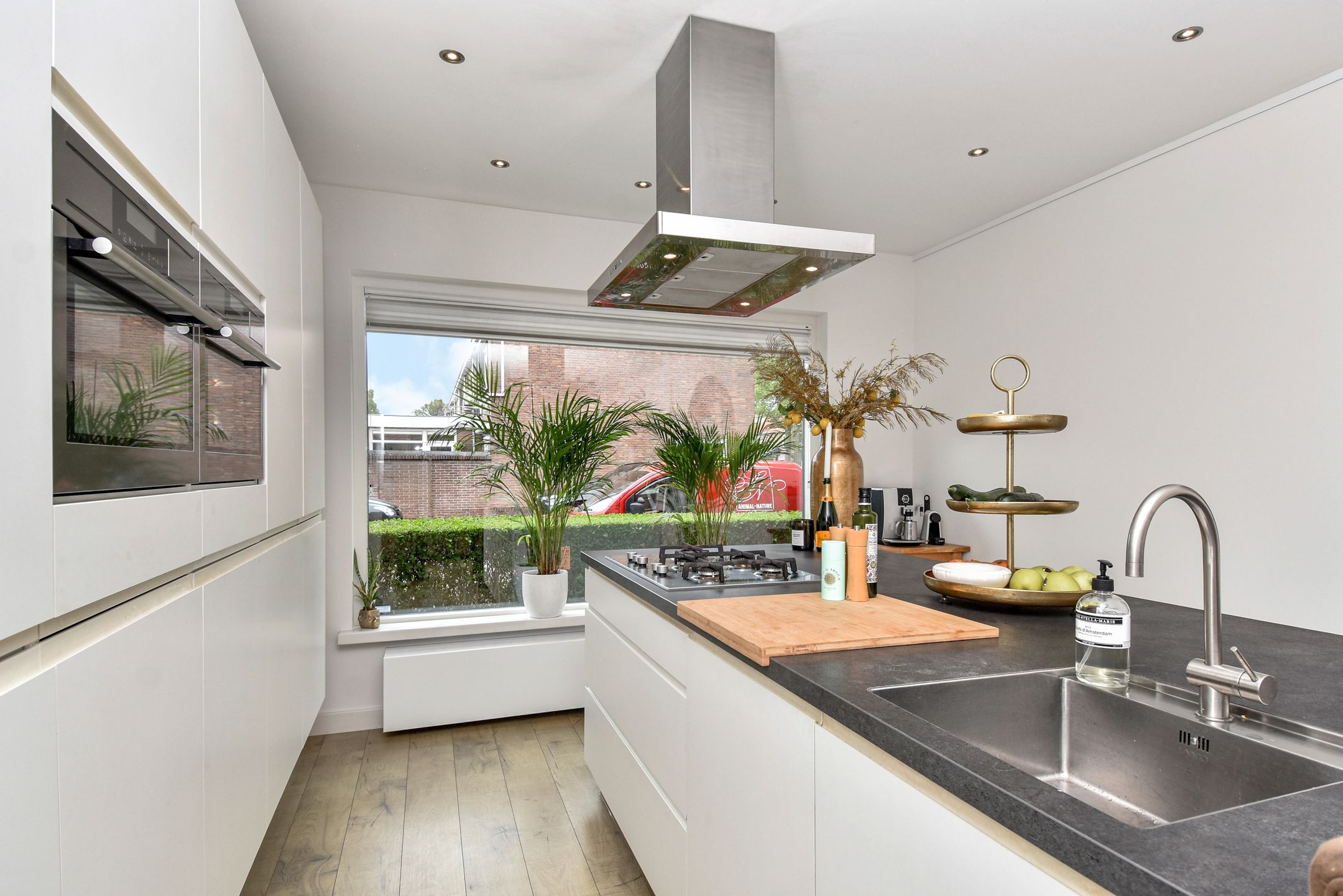 Modernized Terraced House with Extension and Sunny Southwest Garden in Monster — 15