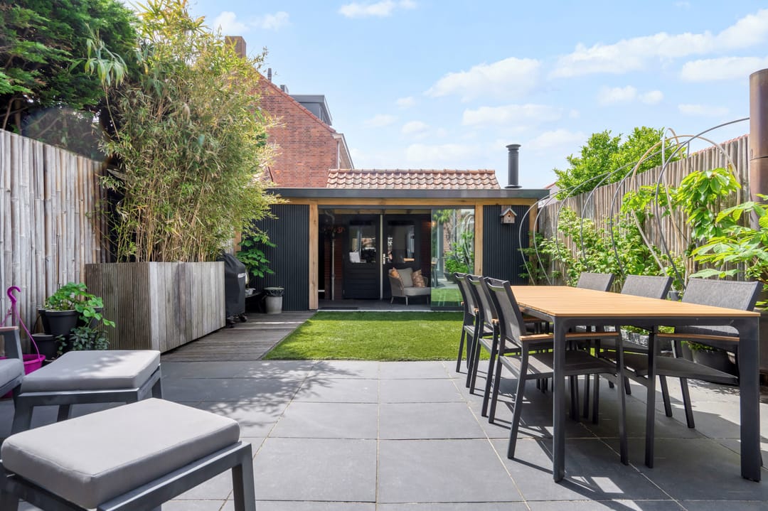 Modernized Terraced House with Extension and Sunny Southwest Garden in Monster — 22