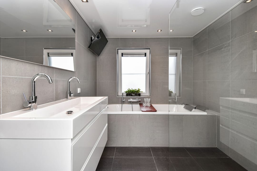 Modernized Terraced House with Extension and Sunny Southwest Garden in Monster — 37